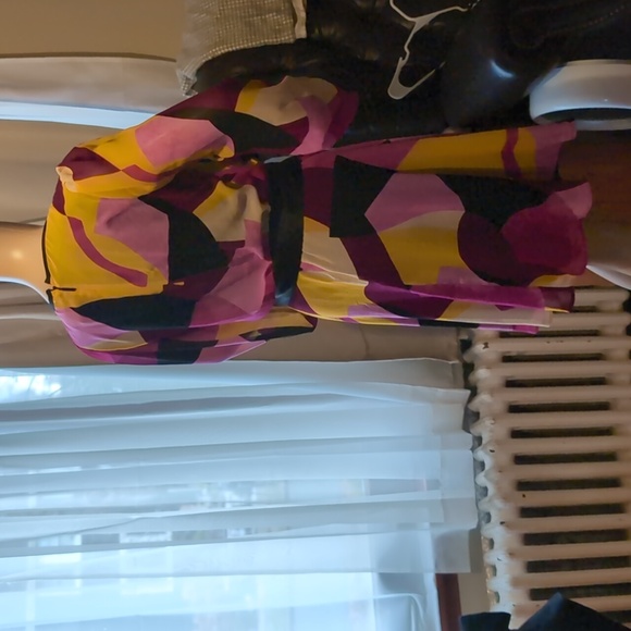 Karl Lagerfeld Vibrant Abstract Long Sleeve Feminine Flowy Dress - Picture 8 of 8